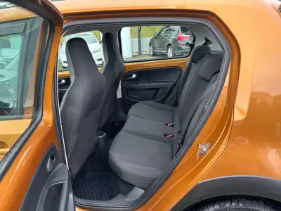Volkswagen Cross Up! 2018 - 13990 EUR, 101322 km - AUTO.MOTO.pt - 101322km - foto 13 de 14