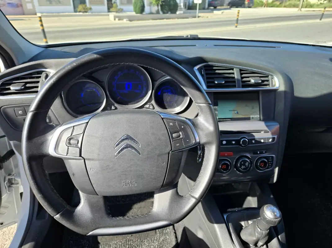 Citroën C4 2017 - 9950 EUR, 141760 km - AUTO.MOTO.pt - 141760km - foto 6 de 10