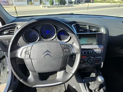 Citroën C4 2017 - 9950 EUR, 141760 km - AUTO.MOTO.pt - 141760km - foto 6 de 10