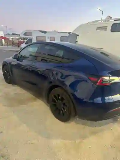 Tesla Model Y 2023 - 43490 EUR, 25000 km - AUTO.MOTO.pt - 25000km - foto 4 de 12