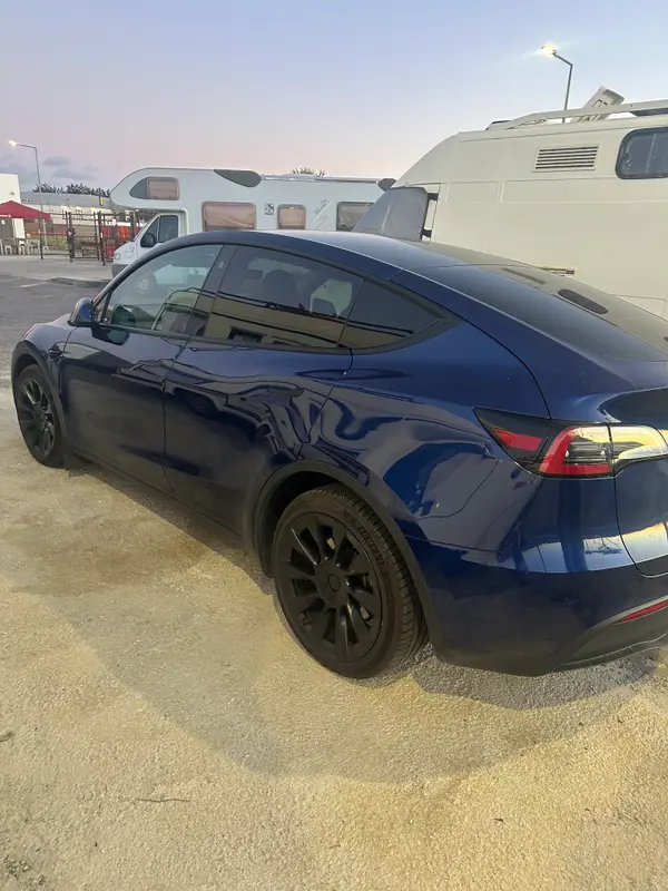 Tesla Model Y 2023 - 43490 EUR, 25000 km - AUTO.MOTO.pt - 25000km - foto 4 de 12