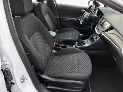 Opel Astra Sports Tourer 2021 — foto 5 de 9