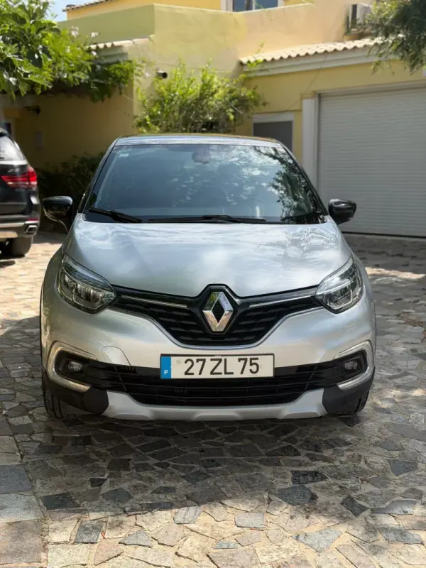 Renault Captur 2019 - 14900 EUR, 95873 km - AUTO.MOTO.pt - 95873km - foto 2 de 9