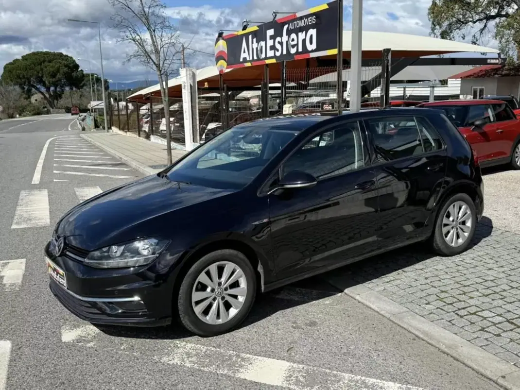 Volkswagen Golf 2017 - 19900 EUR, 117104 km - AUTO.MOTO.pt - 117104km - foto 1 de 13