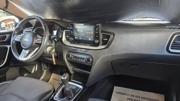 Kia XCeed 2022 - 17500 EUR, 75020 km - AUTO.MOTO.pt - 75020km - foto 20 de 25