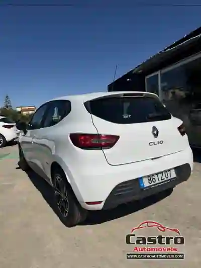 Renault Clio 2017 - 10500 EUR, 130579 km - AUTO.MOTO.pt - 130579km - foto 4 de 9