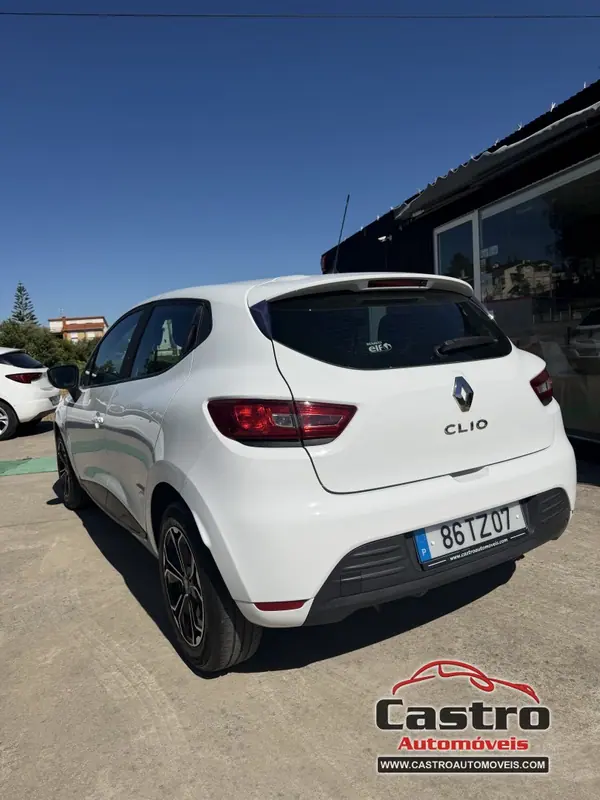 Renault Clio 2017 - 10500 EUR, 130579 km - AUTO.MOTO.pt - 130579km - foto 4 de 9
