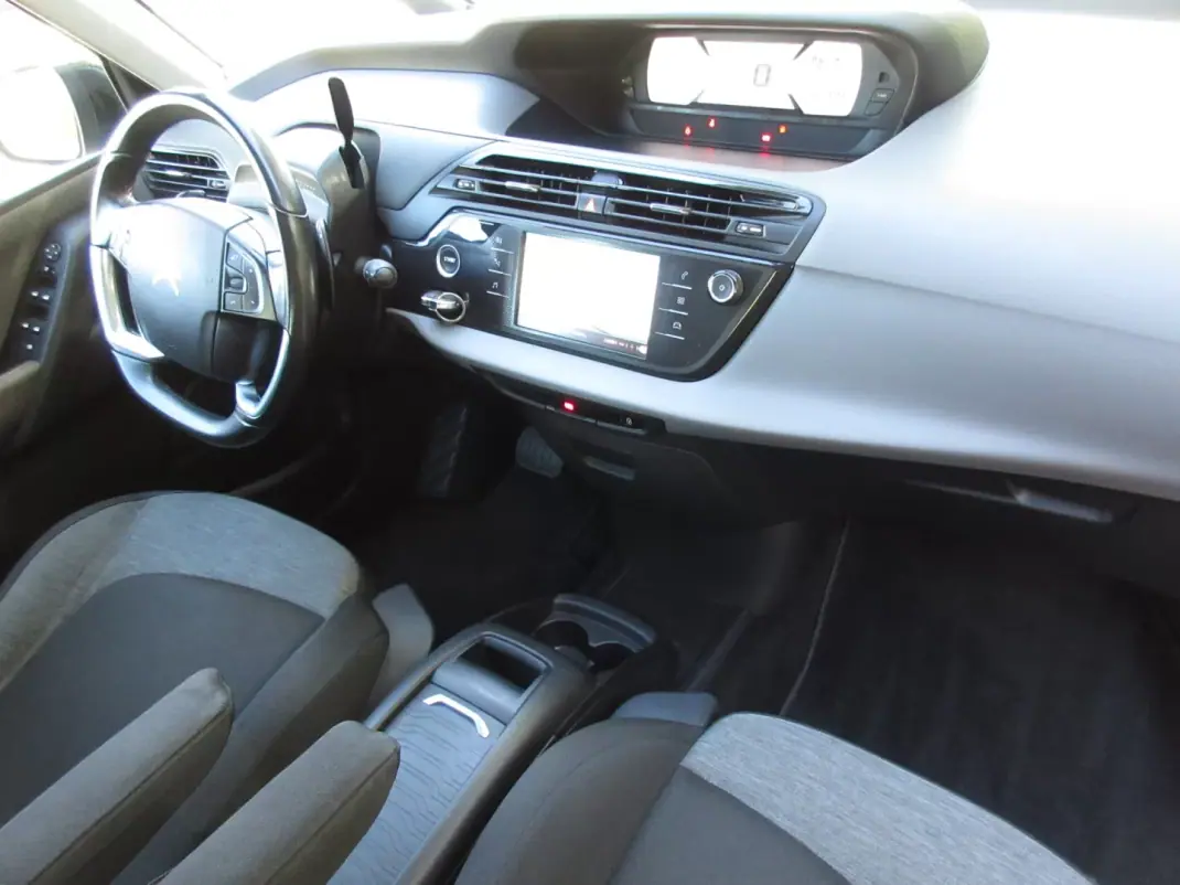 Citroën C4 Picasso 2017 - 12990 EUR, 175000 km - AUTO.MOTO.pt - 175000km - foto 26 de 44
