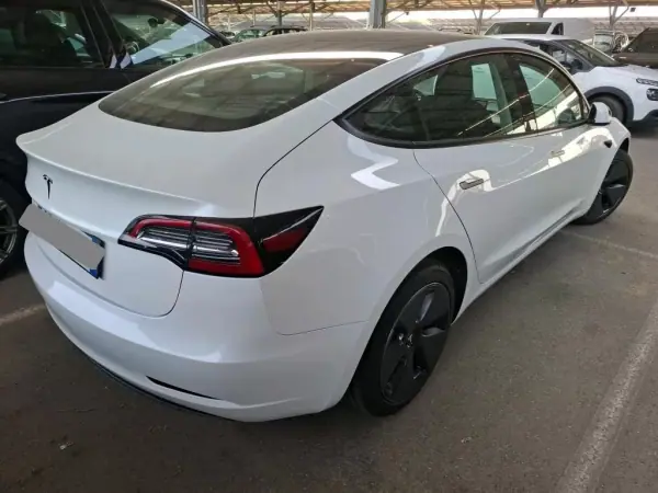 Tesla Model 3 2023 - 31900 EUR, 42949 km - AUTO.MOTO.pt - 42949km - foto 3 de 9