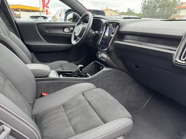 Volvo C40 2022 - 31900 EUR, 60000 km - AUTO.MOTO.pt - 60000km - foto 16 de 50