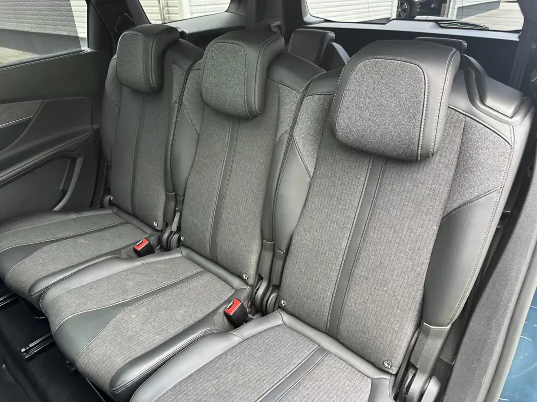 Peugeot 5008 2019 - 15900 EUR, 180000 km - 180000km - foto 37 de 70