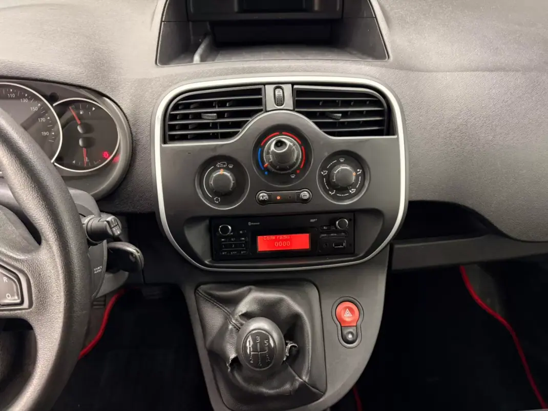 Renault KANGOO 1.5 DCI ENERGY S/S BUSINESS 2017 - 7750 EUR, 139000 km - AUTO.MOTO.pt - 139000km - foto 15 de 17