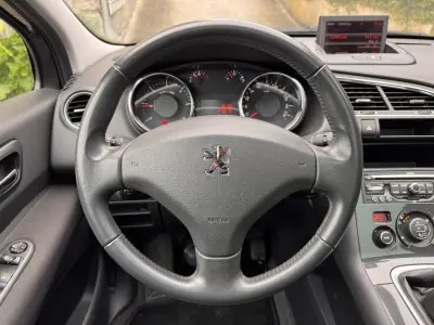 Peugeot 3008 2011 - 7900 EUR, 218000 km - AUTO.MOTO.pt - 218000km - foto 12 de 22