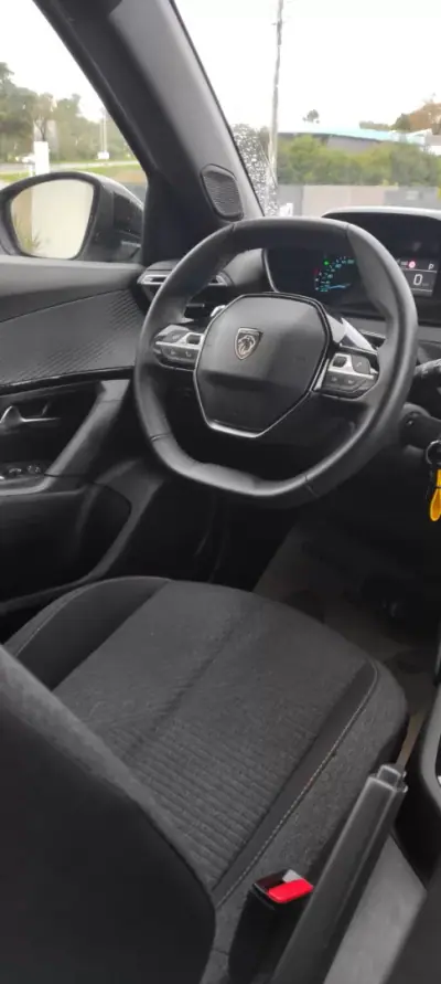 Peugeot 2008 2025 - 24750 EUR, 9700 km - AUTO.MOTO.pt - 9700km - foto 8 de 12