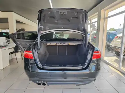 Jaguar XE 2017 - 14250 EUR, 243000 km - AUTO.MOTO.pt - 243000km - foto 15 de 34
