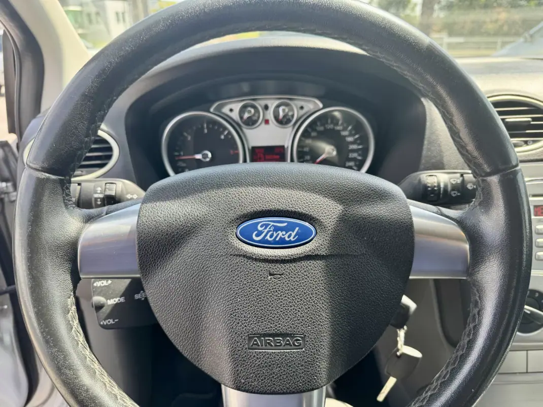 Ford Focus 2009 - 7250 EUR, 177000 km - AUTO.MOTO.pt - 177000km - foto 18 de 23