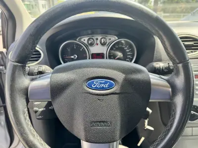 Ford Focus 2009 - 7250 EUR, 177000 km - AUTO.MOTO.pt - 177000km - foto 18 de 23