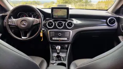 Mercedes-Benz CLA 180 2016 - 16950 EUR, 176000 km - AUTO.MOTO.pt - 176000km - foto 20 de 32