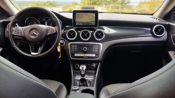 Mercedes-Benz CLA 180 2016 - 16950 EUR, 176000 km - AUTO.MOTO.pt - 176000km - foto 20 de 32