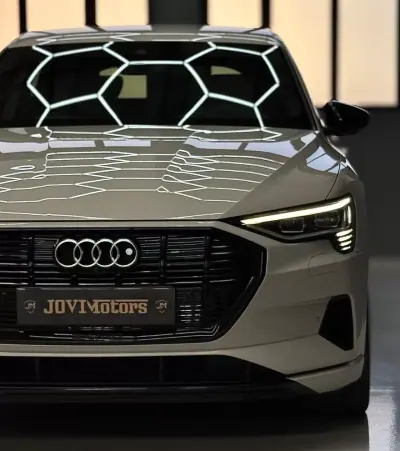 Audi Q8 e-Tron Sportback 2021 - 33950 EUR, 159218 km - AUTO.MOTO.pt - 159218km - foto 14 de 28
