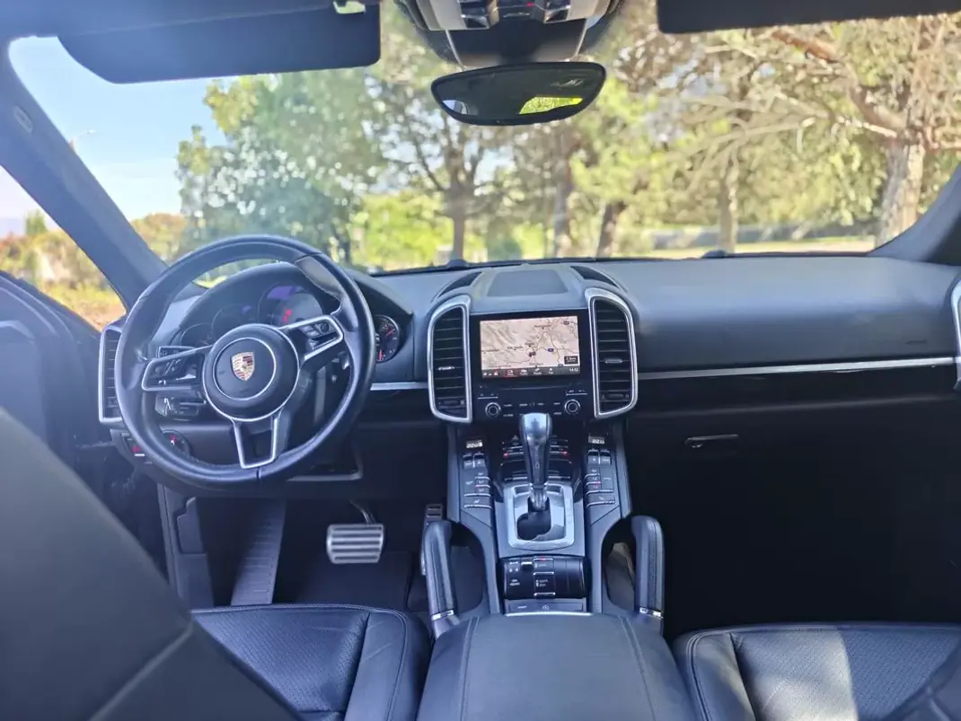 Porsche Cayenne 2016 - 42499 EUR, 199000 km - 199000km - foto 23 de 41