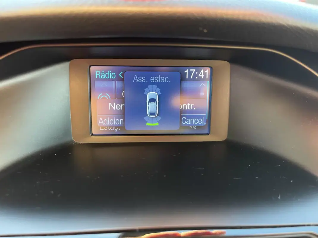 Ford Focus 2013 - 9990 EUR, 186235 km - AUTO.MOTO.pt - 186235km - foto 16 de 23