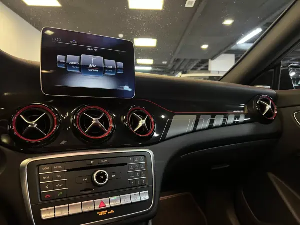 Mercedes-Benz CLA 45 AMG 2019 - 39990 EUR, 95000 km - AUTO.MOTO.pt - 95000km - foto 32 de 57