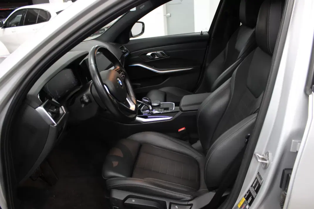 BMW 320 2021 - 27900 EUR, 108256 km - AUTO.MOTO.pt - 108256km - foto 6 de 24