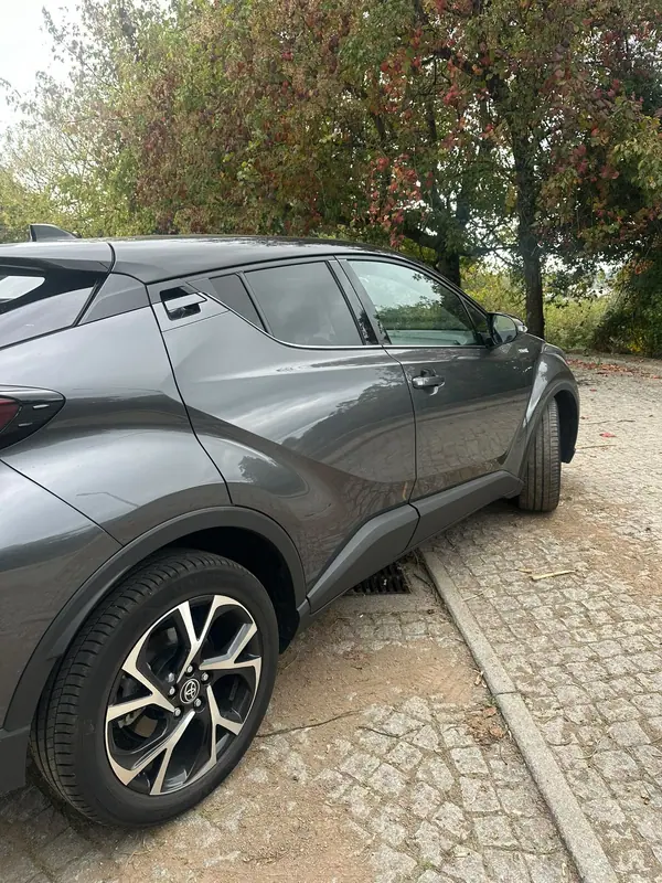 Toyota C-HR 2022 — foto 2 de 9
