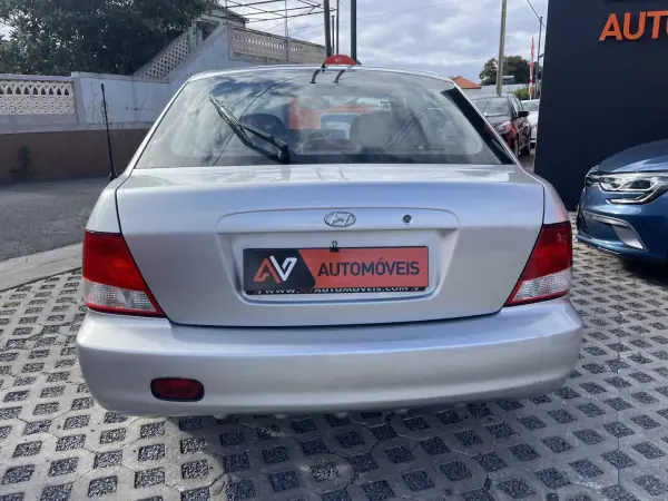Hyundai Accent 2003 - 4250 EUR, 252434 km - AUTO.MOTO.pt - 252434km - foto 6 de 12