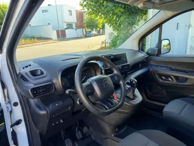 Citroën Berlingo 2020 - 11990 EUR, 81000 km - AUTO.MOTO.pt - 81000km - foto 11 de 16