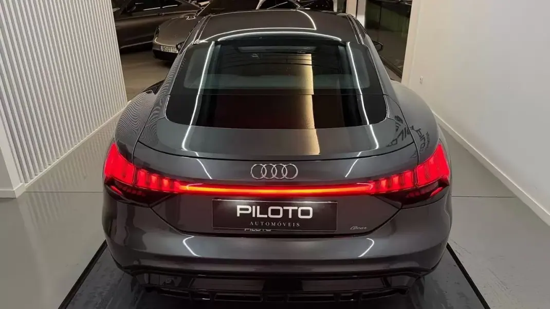 Audi e-tron GT 2022 - 57990 EUR, 59200 km - AUTO.MOTO.pt - 59200km - foto 9 de 28