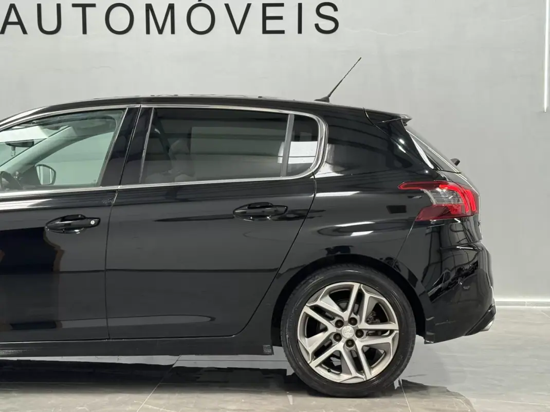 Peugeot 308 2018 - 11890 EUR, 159000 km - AUTO.MOTO.pt - 159000km - foto 9 de 35