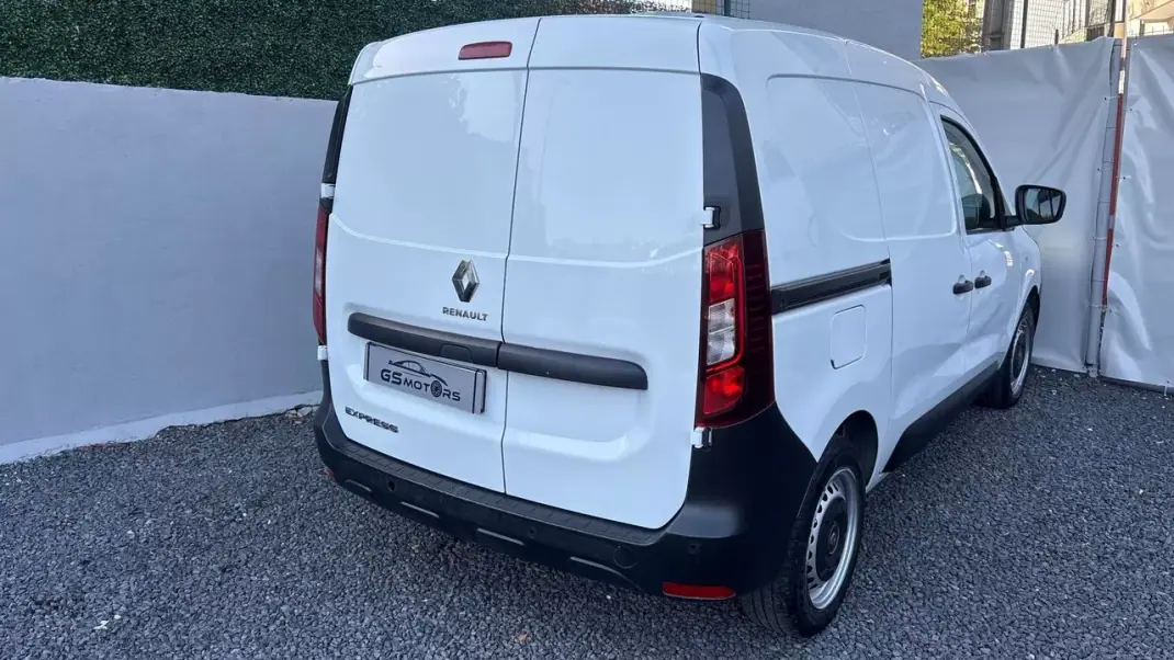Renault 2023 - 11900 EUR, 99500 km - 99500km - foto 9 de 13