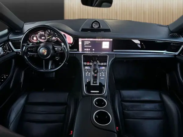 Porsche Panamera Sport Turismo 2021 - 79800 EUR, 95000 km - AUTO.MOTO.pt - 95000km - foto 8 de 20