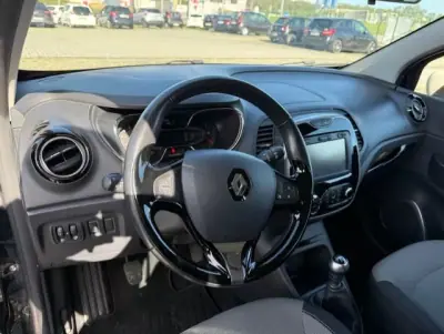 Renault Captur 2017 - 12500 EUR, 112400 km - AUTO.MOTO.pt - 112400km - foto 13 de 27