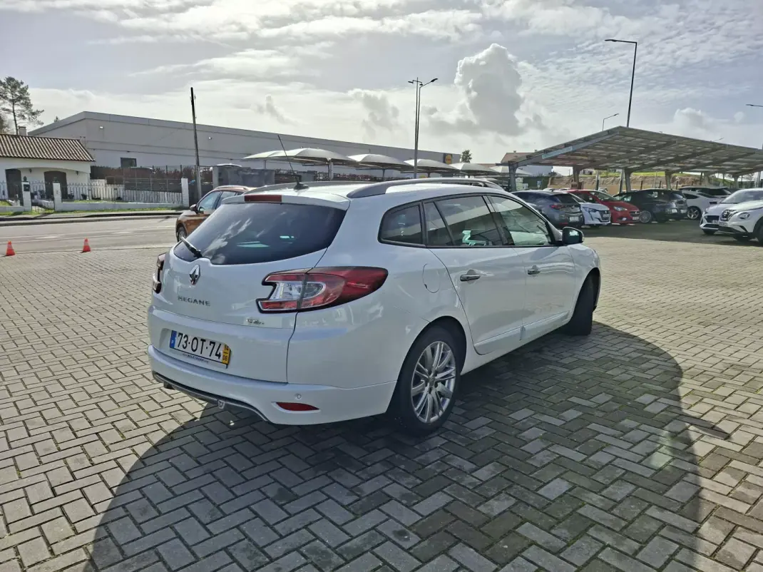 Renault Mégane Sport Tourer 2014 - 11500 EUR, 130900 km - AUTO.MOTO.pt - 130900km - foto 6 de 28