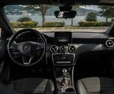Mercedes-Benz A 180 2016 - 16750 EUR, 160000 km - AUTO.MOTO.pt - 160000km - foto 7 de 9