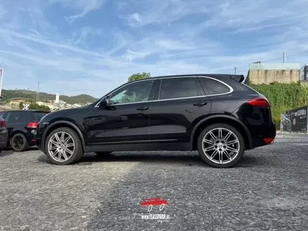 Porsche Cayenne 2012 - 29500 EUR, 211000 km - AUTO.MOTO.pt - 211000km - foto 15 de 22