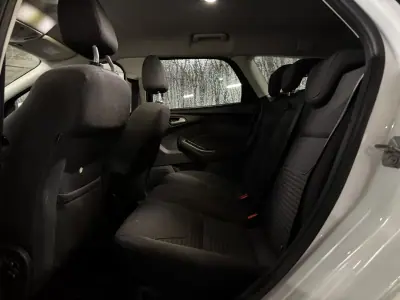 Ford Focus 2017 - 8500 EUR, 280100 km - AUTO.MOTO.pt - 280100km - foto 7 de 10