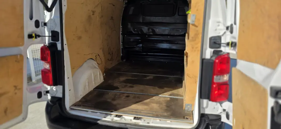 Peugeot 2019 - 16900 EUR, 130000 km - AUTO.MOTO.pt - 130000km - foto 10 de 11