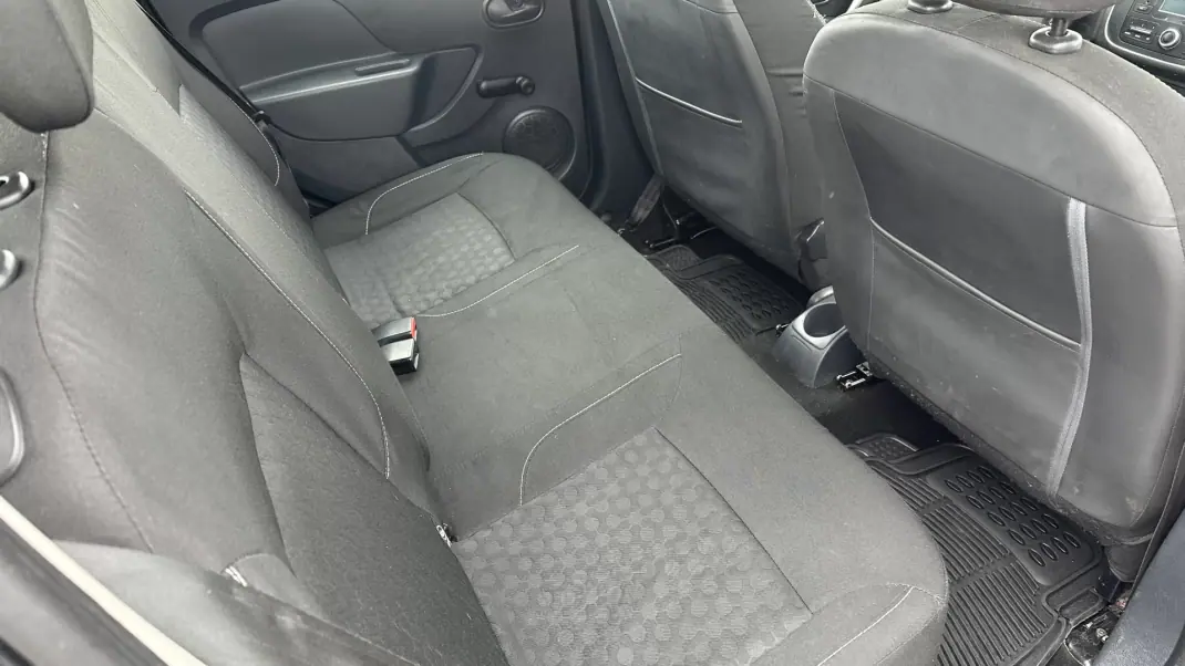 Dacia Sandero 2016 - 5950 EUR, 150000 km - AUTO.MOTO.pt - 150000km - foto 11 de 15