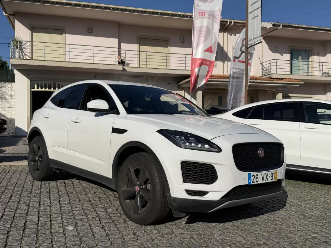 Jaguar E-Pace 2019 - 23500 EUR, 82987 km - AUTO.MOTO.pt - 82987km - foto 2 de 11