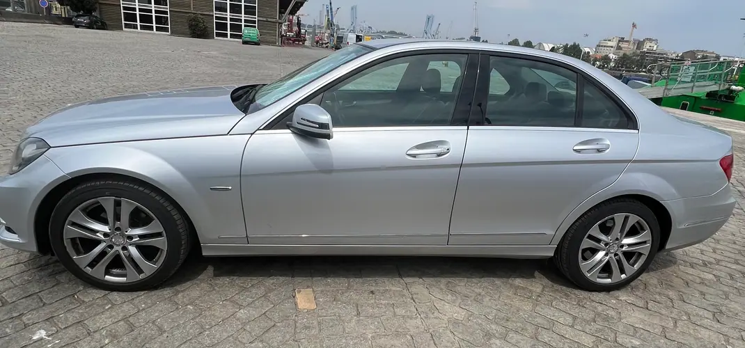Mercedes-Benz C 220 2011 - 11000 EUR, 290000 km - AUTO.MOTO.pt - 290000km - foto 2 de 11