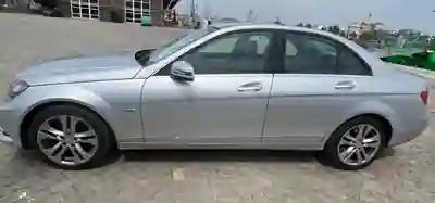 Mercedes-Benz C 220 2011 - 11000 EUR, 290000 km - AUTO.MOTO.pt - 290000km - foto 2 de 11