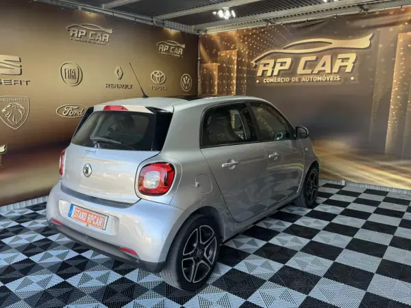 Smart ForFour 2015 - 9490 EUR, 152000 km - AUTO.MOTO.pt - 152000km - foto 11 de 15