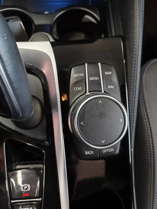BMW 530e 2022 - 38500 EUR, 34000 km - AUTO.MOTO.pt - 34000km - foto 42 de 46