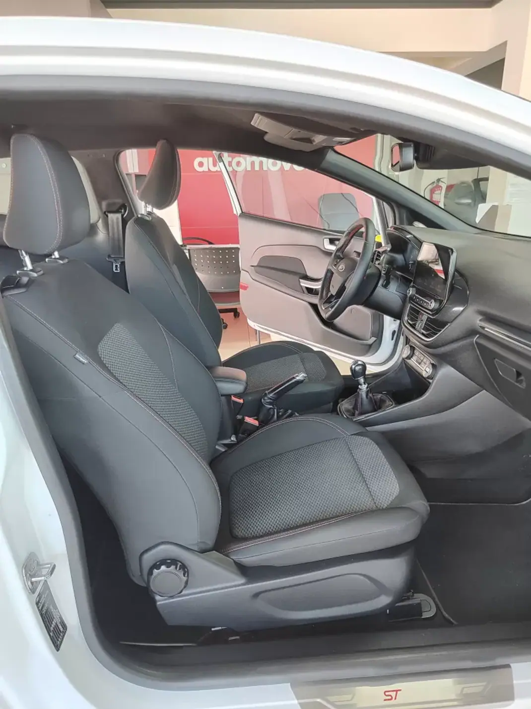 Ford Fiesta 2019 - 12950 EUR, 95000 km - 95000km - foto 19 de 41