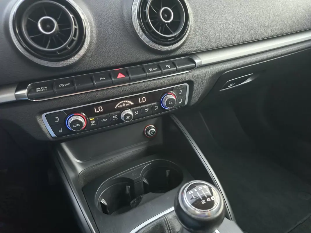 Audi A3 Cabrio 2014 - 19500 EUR, 170000 km - AUTO.MOTO.pt - 170000km - foto 9 de 13