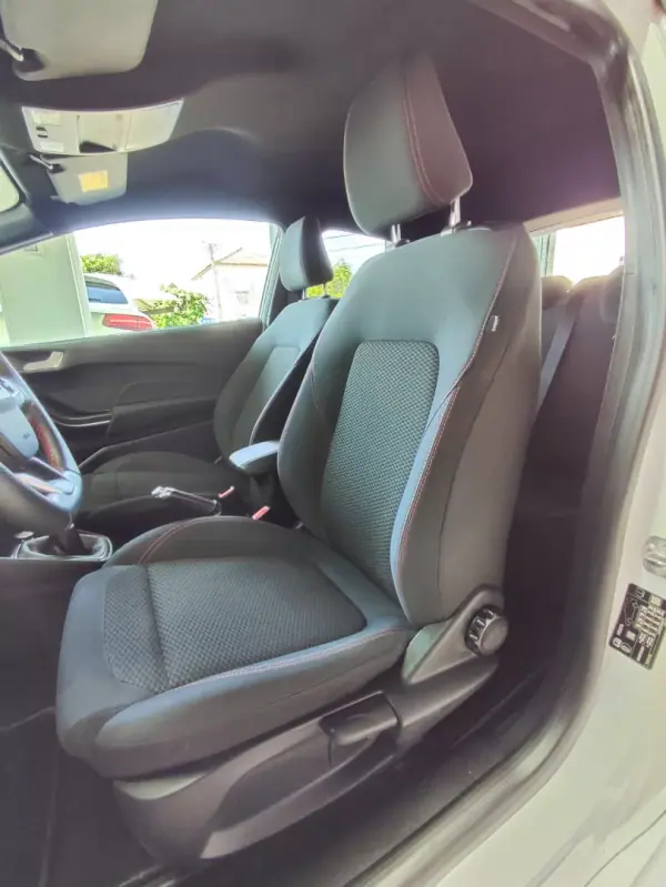 Ford Fiesta 2019 - 12950 EUR, 95000 km - AUTO.MOTO.pt - 95000km - foto 27 de 41
